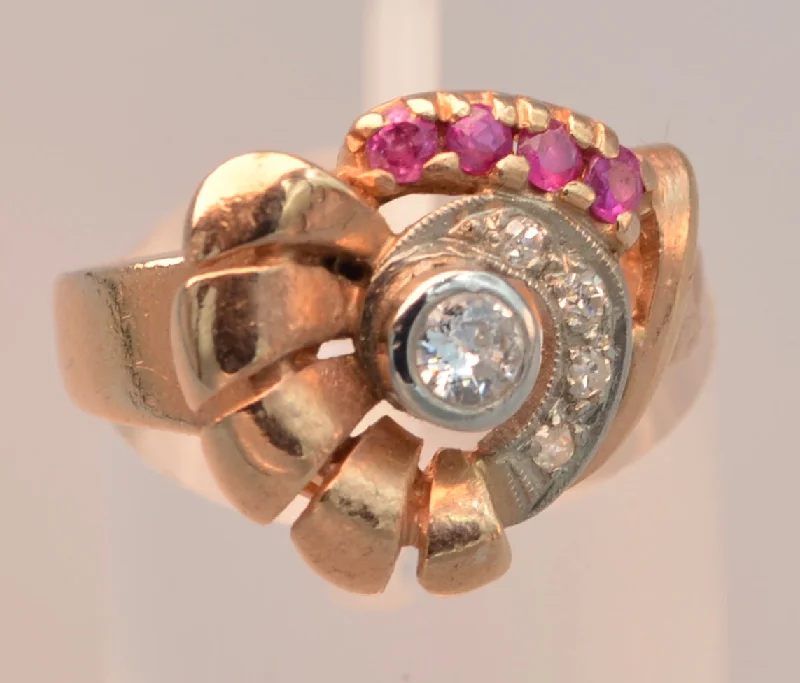 Ladies calm blue rings -14K rose gold ring with Diamonds and Rubies, ca. 1940's