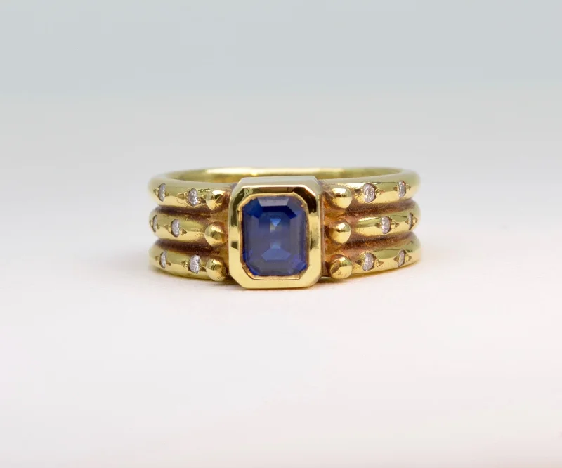 Ladies festive flair rings -Sapphire Ring in 18K Gold with Pave Diamonds